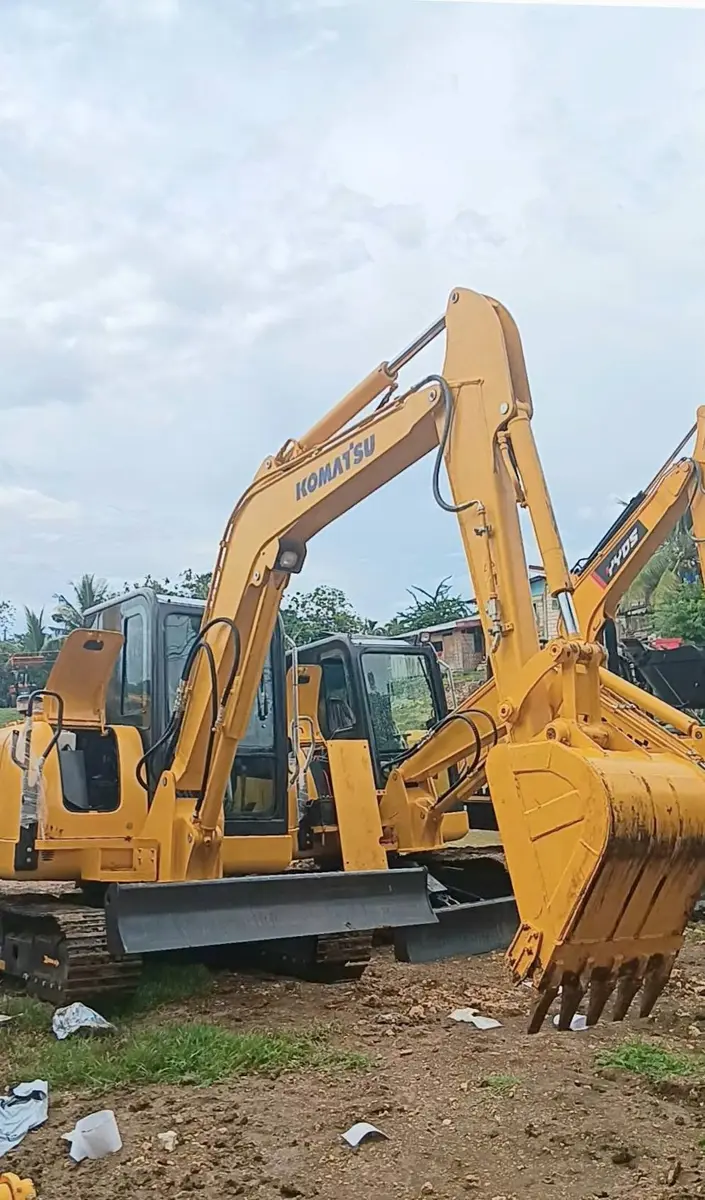 Komatsu excavator available from YYDS