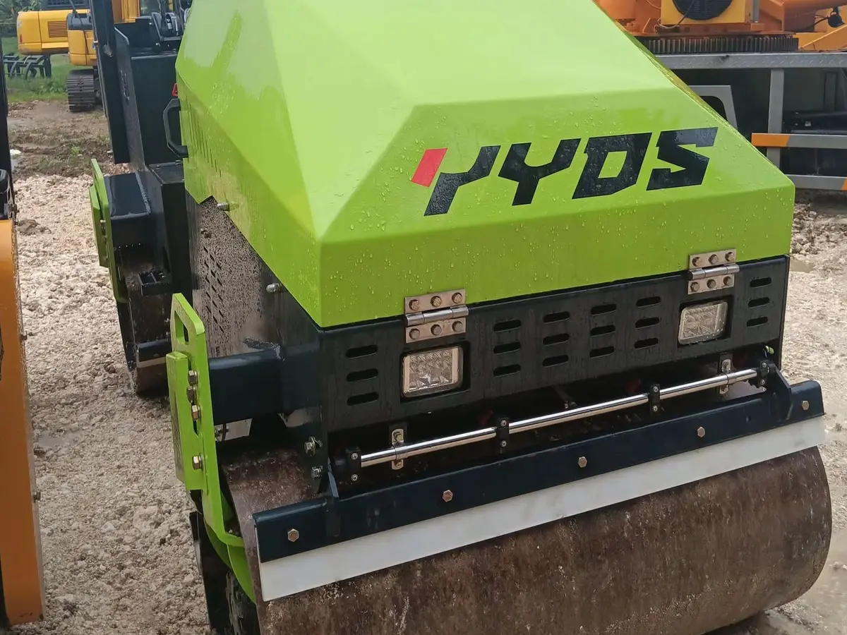 Sold YYDS 4-ton vibratory road roller