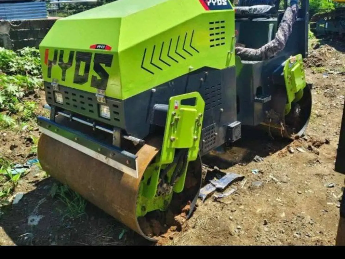 YYDS compact ride-on road roller for sale